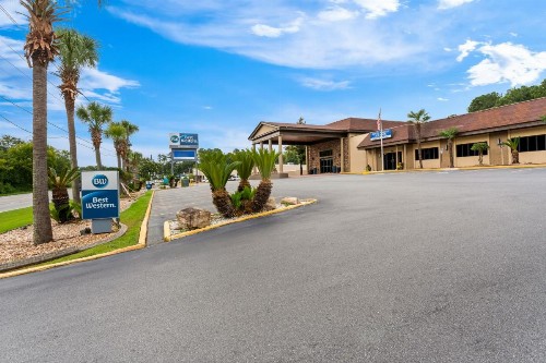 Best Western Riverside Inn - image 32