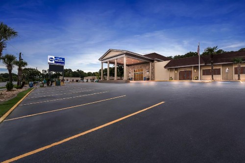 Best Western Riverside Inn - image 33