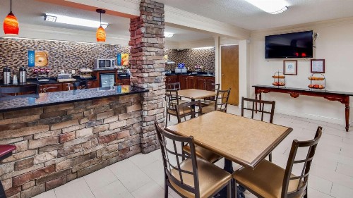 Best Western Inn & Suites of Macon - image 2