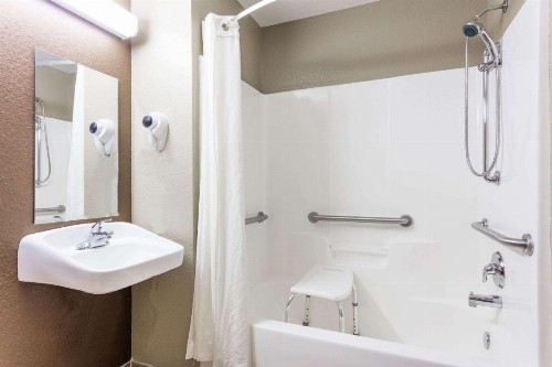 Microtel Inn & Suites by Wyndham Macon - image 12