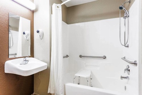 Microtel Inn & Suites by Wyndham Macon - image 33