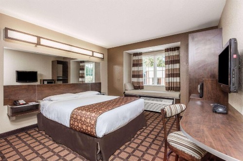 Microtel Inn & Suites by Wyndham Macon - image 9