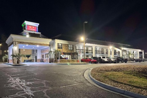 Econo Lodge Inn & Suites Macon - image 14