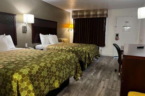 Econo Lodge Inn & Suites Macon - image 21