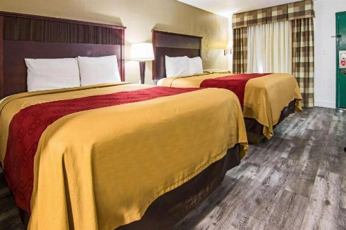 Econo Lodge Inn & Suites Macon - image 22