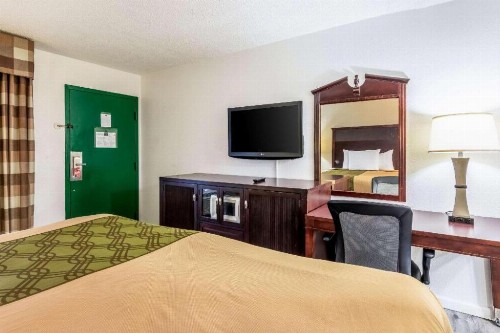 Econo Lodge Inn & Suites Macon - image 31