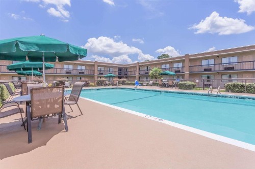 Ramada by Wyndham Macon - image 12