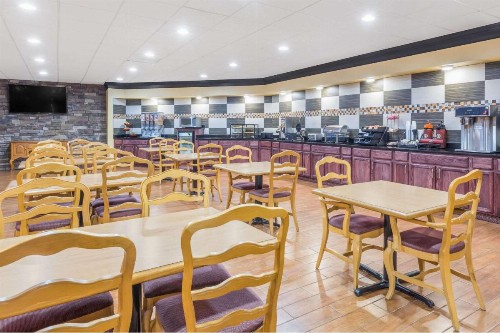Ramada by Wyndham Macon - image 13