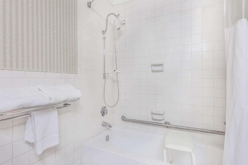 Ramada by Wyndham Macon - image 14