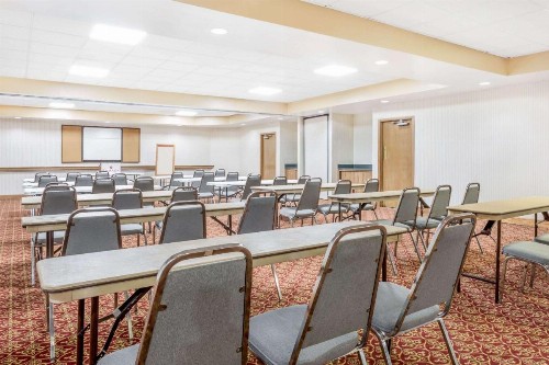 Ramada by Wyndham Macon - image 15