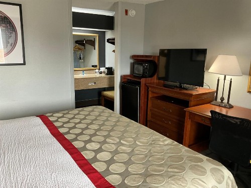 Ramada by Wyndham Macon - image 23