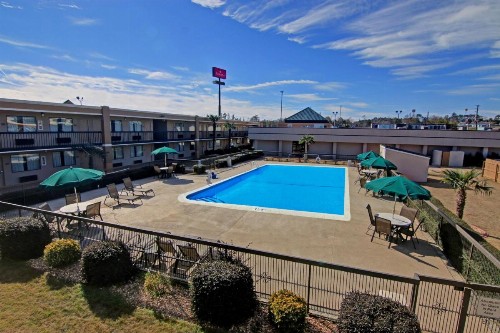 Ramada by Wyndham Macon - image 5