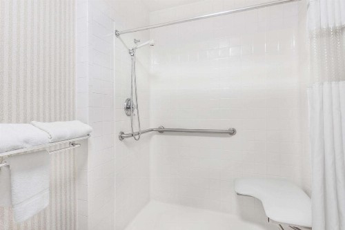 Ramada by Wyndham Macon - image 8