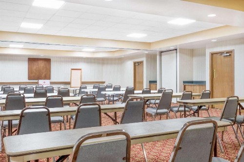 Ramada by Wyndham Macon - image 9