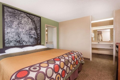 Super 8 by Wyndham Macon West - image 15