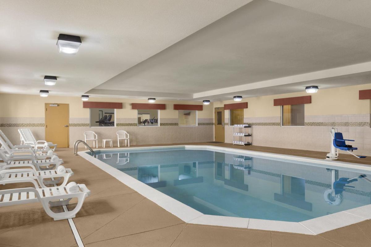 Country Inn & Suites by Radisson Macon North GA - image 3