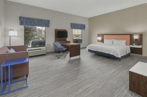 Hampton Inn & Suites Macon I-75 North - image 10