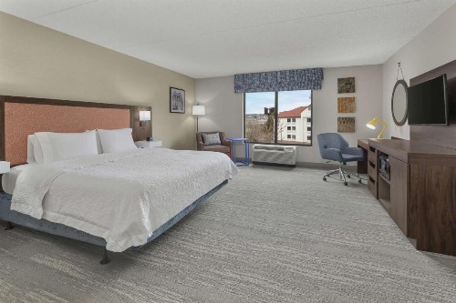 Hampton Inn & Suites Macon I-75 North - image 6