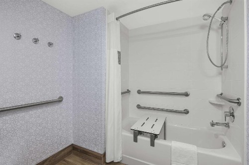 Hampton Inn & Suites Macon I-75 North - image 7