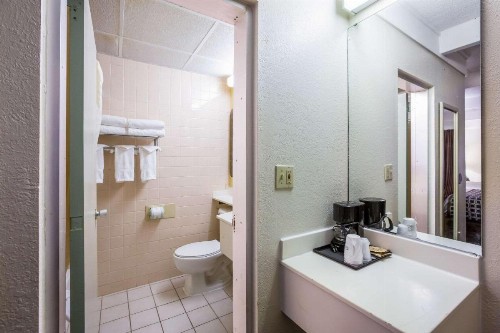Rodeway Inn - Macon - image 22