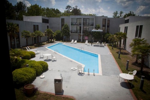 Red Carpet Inn-Macon - image 10