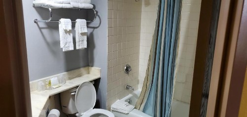 Red Carpet Inn-Macon - image 16