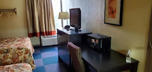 Red Carpet Inn-Macon - image 17