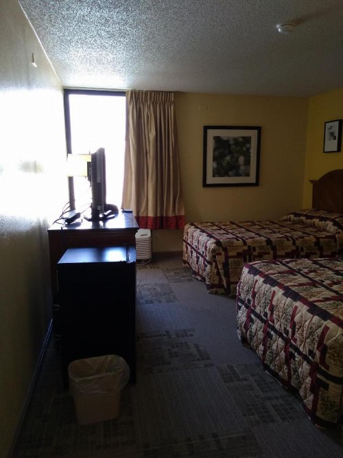 Red Carpet Inn-Macon - image 6