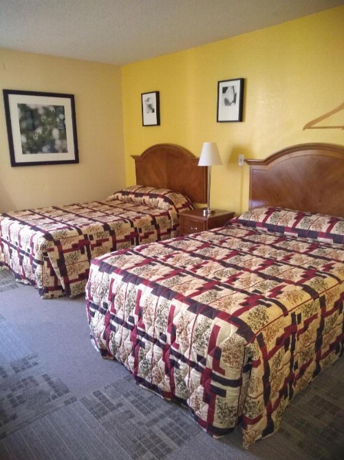 Red Carpet Inn-Macon - image 9