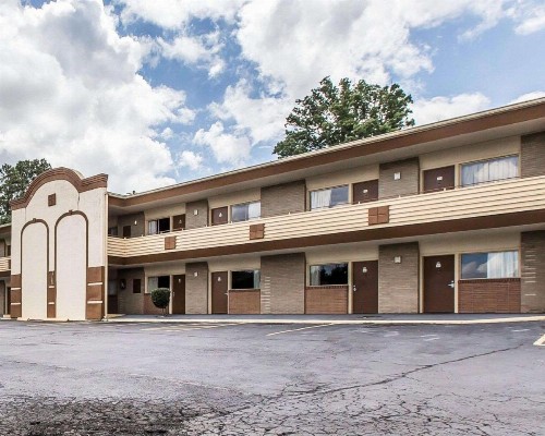 Econo Lodge Macon - image 1