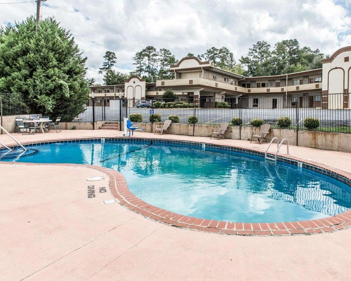 Econo Lodge Macon - image 2