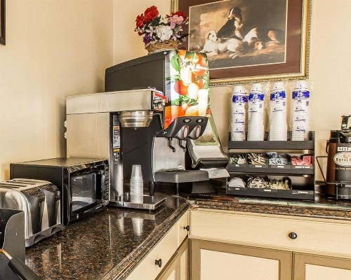 Econo Lodge Macon - image 3