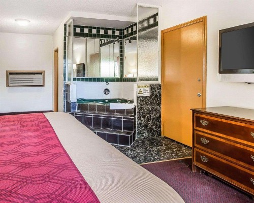 Econo Lodge Macon - image 6