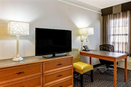 La Quinta by Wyndham Macon - image 25