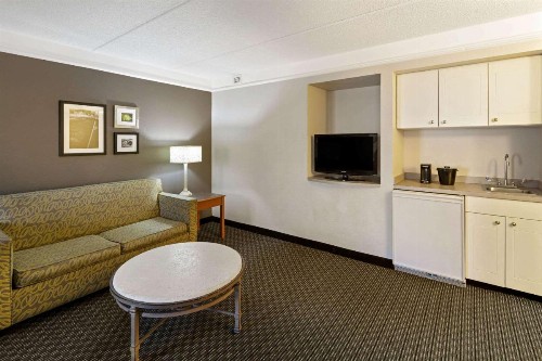 La Quinta by Wyndham Macon - image 3
