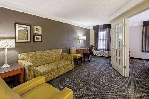 La Quinta by Wyndham Macon - image 30