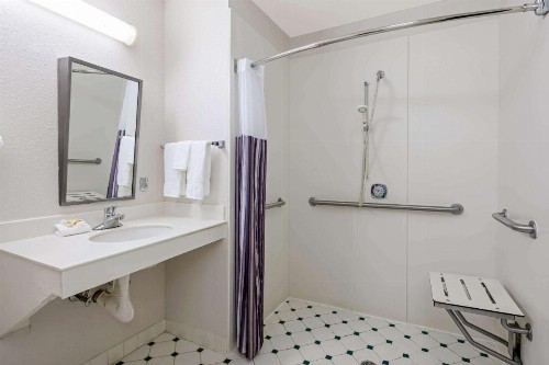 La Quinta by Wyndham Macon - image 6