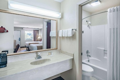 Days Inn by Wyndham Macon I-475 - image 15
