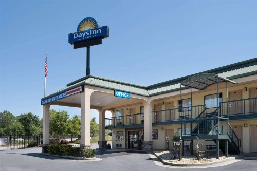 Days Inn by Wyndham Macon I-475 - image 2