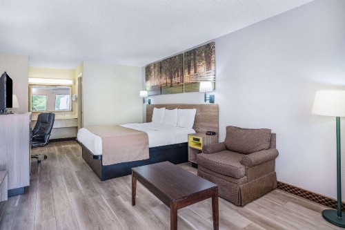 Days Inn by Wyndham Macon I-475 - image 20