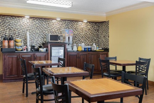 Days Inn by Wyndham Macon I-475 - image 36