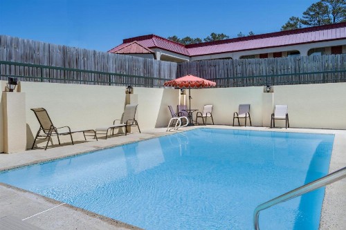 Days Inn by Wyndham Macon I-475 - image 37