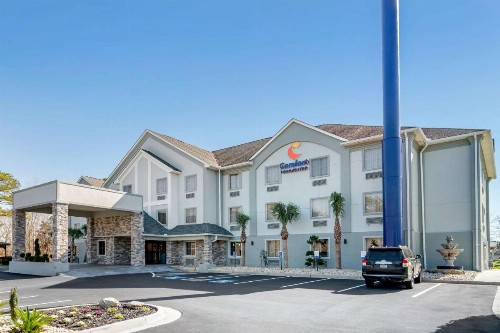 Comfort Inn & Suites Macon North I-75 - image 1