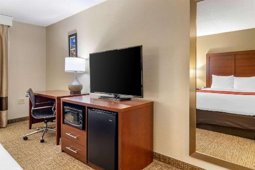 Comfort Inn & Suites Macon North I-75 - image 27