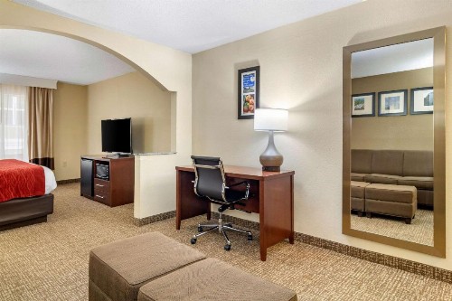 Comfort Inn & Suites Macon North I-75 - image 29