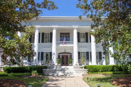 1842 Inn - image 2