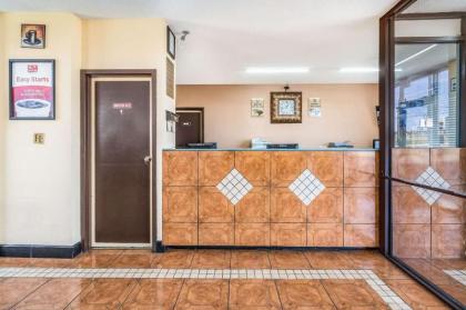 Econo Lodge Inn & Suites Macon - image 14