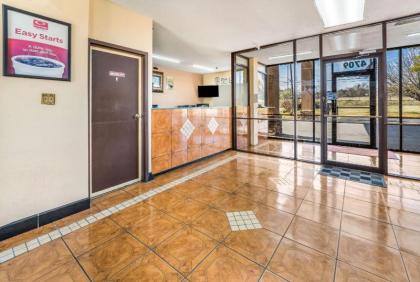 Econo Lodge Inn & Suites Macon - image 11
