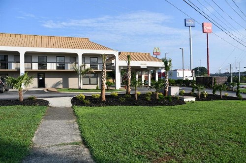 Baymont by Wyndham Macon I-75 - image 10