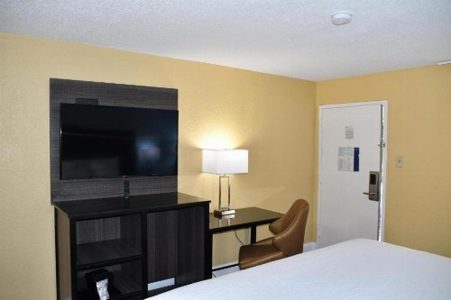Baymont by Wyndham Macon I-75 - image 17